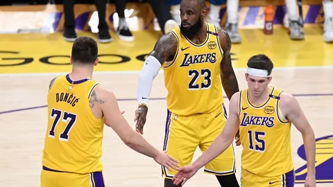 国足双星逆境绽放，伊万预测失效，李璇感言：意外之喜